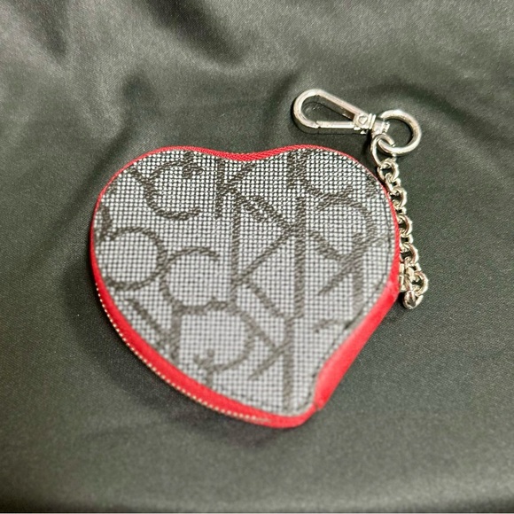 CALVIN KLEIN heart shape coin case (blk/red) - Picture 5 of 10